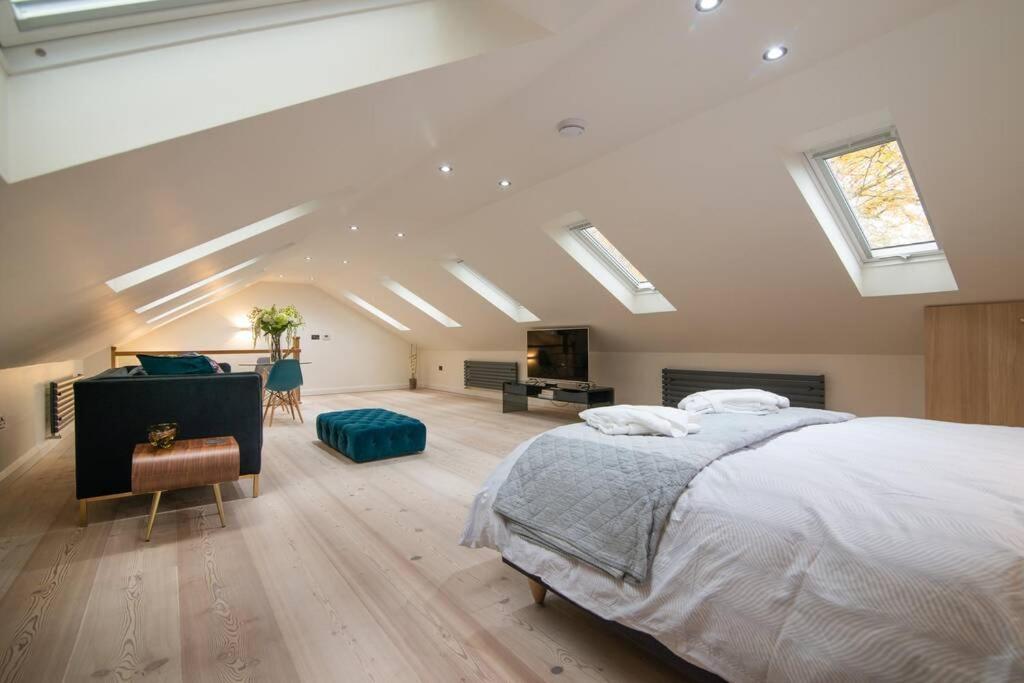 Вилла Luxury Coach House Next To Woodland In Натсфорд Экстерьер фото
