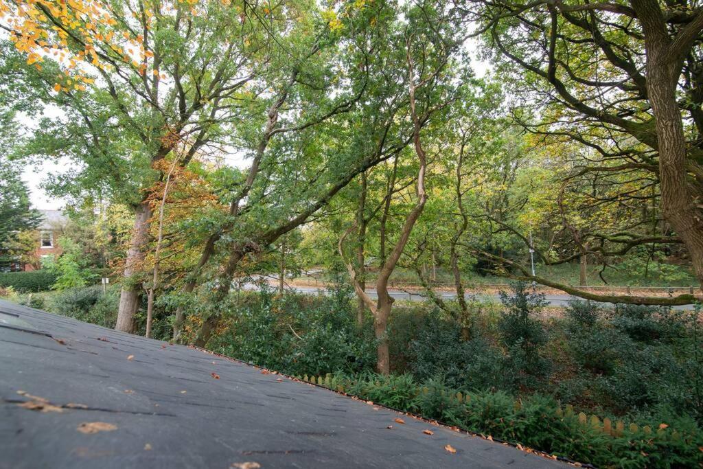 Вилла Luxury Coach House Next To Woodland In Натсфорд Экстерьер фото