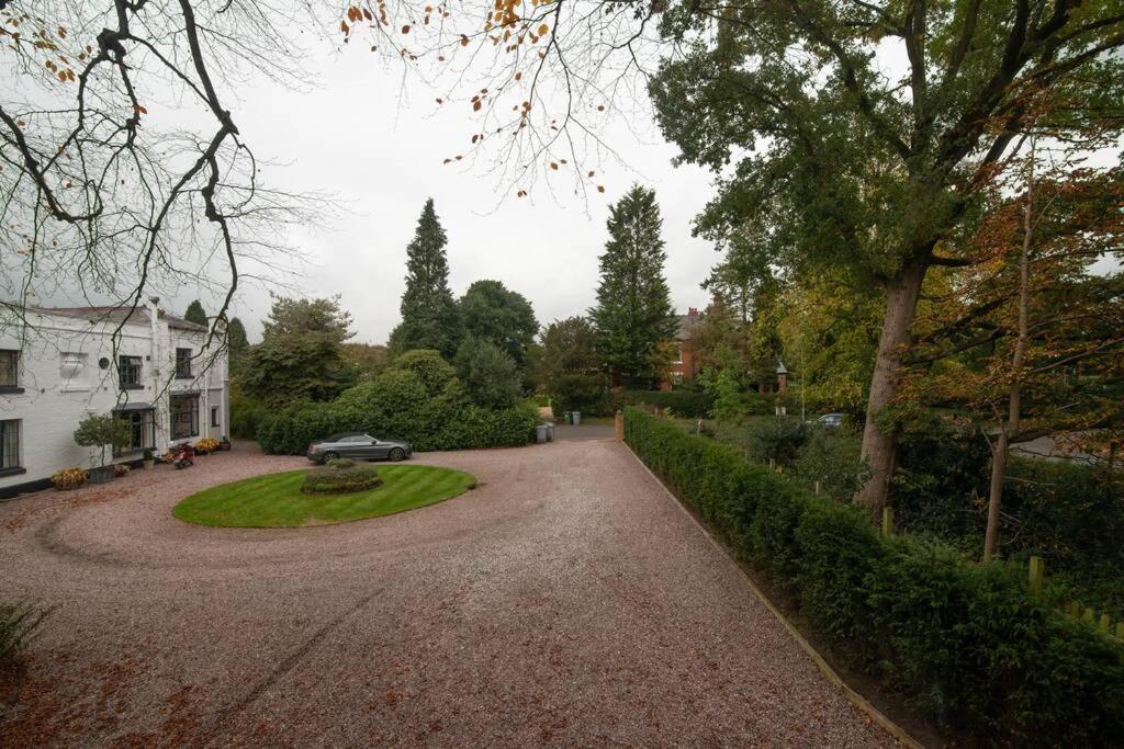 Вилла Luxury Coach House Next To Woodland In Натсфорд Экстерьер фото