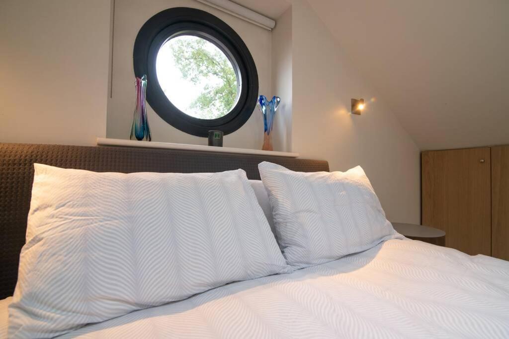 Вилла Luxury Coach House Next To Woodland In Натсфорд Экстерьер фото