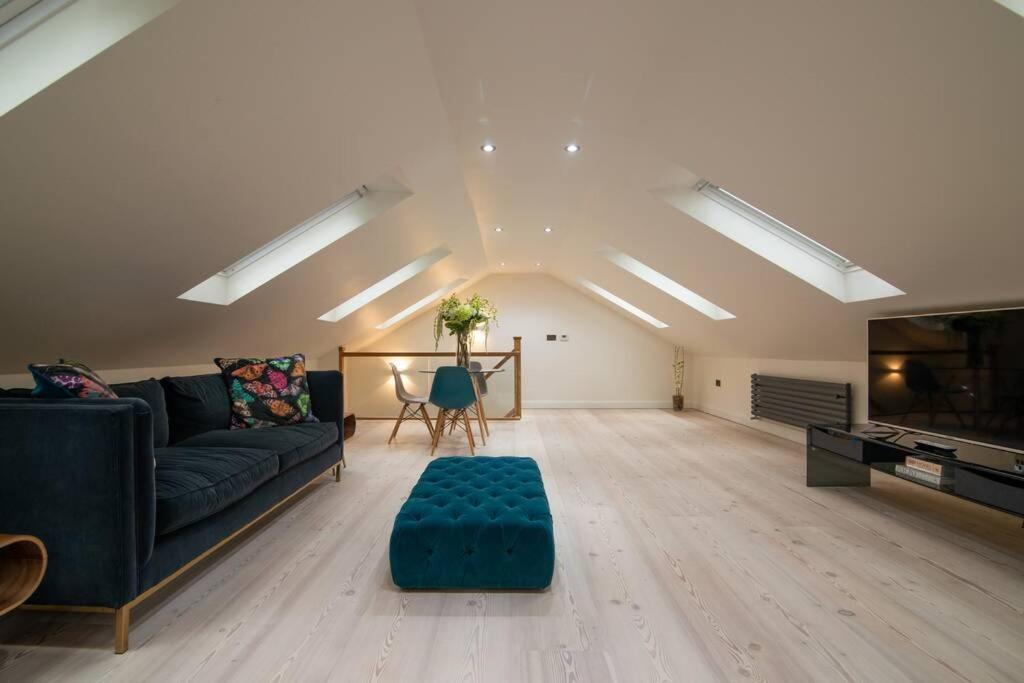 Вилла Luxury Coach House Next To Woodland In Натсфорд Экстерьер фото